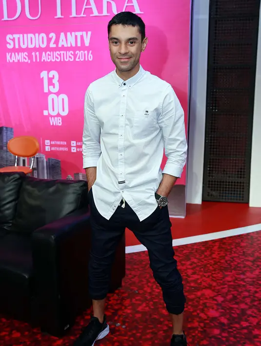 "Ini pertama kalinya jadi sopir bajaj. Syuting hari pertama gua langsung disuruh bawa bajaj," kata Didi saat ditemui di preskon sinetron Rindu Tiara, Studio 2 ANTV, kawasan Epicetrum, Kuningan, Jakarta Selatan, Kamis (11/8). (Deki Prayoga/Bintang.com)