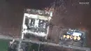 Foto satelit menunjukkan tampilan close-up Panti Jompo Monette Manor dan rumah lainnya yang rusak parah setelah diterjang tornado di Monette, Arkansas, Amerika Serikat, 11 Desember 2021. Sebanyak 78 orang tewas setelah serangkaian tornado di AS. (Satellite image ©2021 Maxar Technologies via AP)