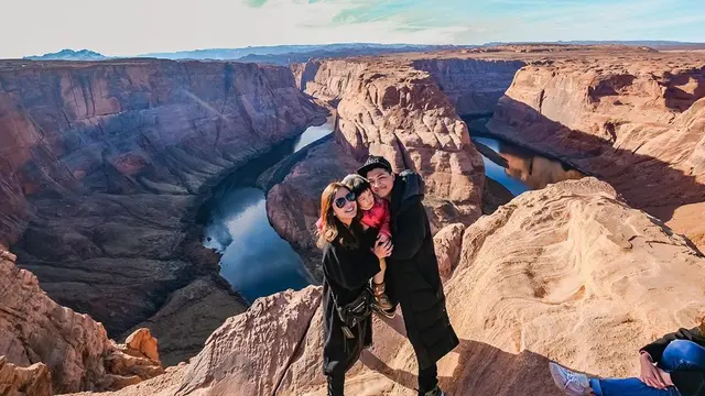 Siap Sambut Anak Laki-Laki, Ini 6 Potret Keluarga Kecil Glenn Alinskie dan Chelsea Olivia