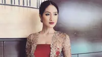 Berikut lima gaya sensual Miss Grand Myanmar 2017 yang mencuri perhatian. (Instagram/shwe.eain.si)