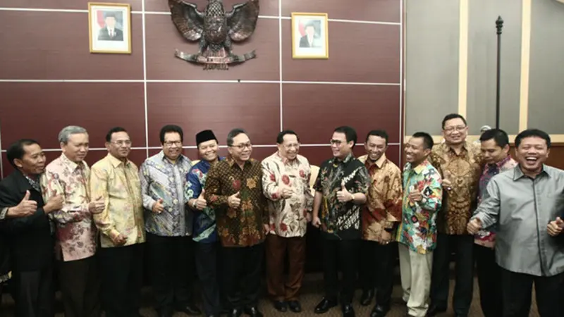 Usai pertemuan, kepada wartawan Ketua MPR menyampaikan, rapat gabungan dilaksanakan sebagai persiapan pelaksanaan tiga agenda MPR dalam waktu dekat. 