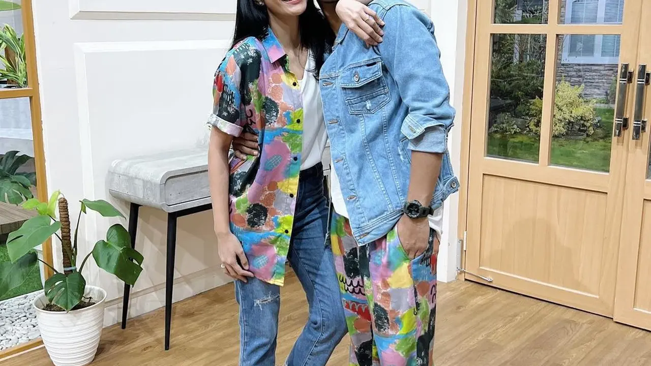 Tyas Mirasih dan Tengku Tezi Pakai Denim, Kompak Meski Terpaut 7 Tahun