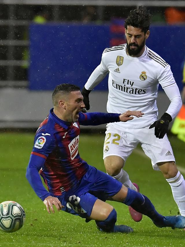 Benzama 2 Gol, Real Madrid Gilas Eibar 4-0