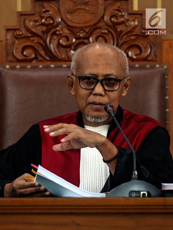 Hakim tunggal Achmad Guntur memimpin jalannya sidang permohonan praperadilan tersangka kepemilikan senjata ilegal Kivlan Zen di PN Jakarta Selatan, Selasa (30/7/2019). Sidang kali ini tidak dihadiri oleh Kivlan Zen selaku pemohon. (Liputan6.com/JohanTallo)