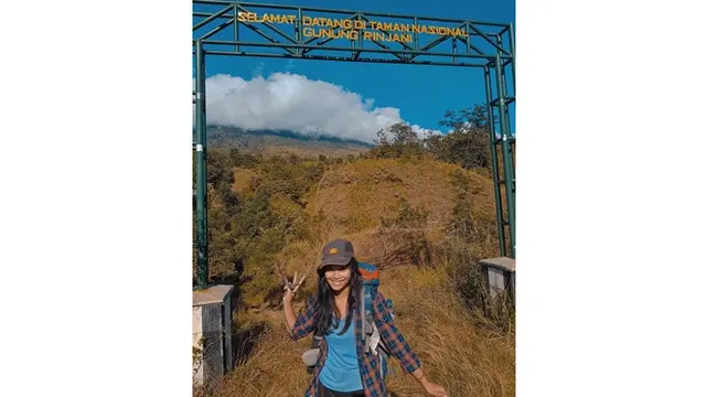 Resmi Menikah, Ini 7 Potret Cantik Istri Fiersa Besari