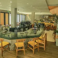 Intip gerai Starbucks Reserve pertama di Bogor yang didominasi oleh warna hijau (Foto: Starbucks)