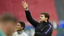 Pelatih Tottenham Hotspur, Mauricio Pochettino, saat sesi latihan jelang laga semifinal Liga Champions di Stadion Johan Cruyff, Rabu (8/5). Tottenham Hotspur akan menghadapi Ajax Amsterdam. (AFP/Emmanuel Dunand)