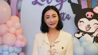 Di tengah keramaian ulang tahun Livy Renata, penampilan sang ibu turut mencuri perhatian [@susana.rahardjo]