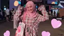 Gaya hijab Fatin yang sederhana namun tetap modis dan kekinian juga kerap curi perhatian netizen. ia pun cukup sering memadukan busana dan hijab yang digunakan dengan warna senada. (Liputan6.com/IG/@fatin30)