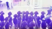 Lucunya 'Kumpulan' Anjing Joget Disko