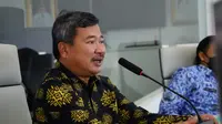 Bupati Garut Rudy Gunawan menyatakan, Pemda Garut menjajaki penggunaan aspal plastik untuk mengurangi keteregantungan penggunaan aspal berbahan minyak bumi, yang banyak digunakan selama ini. (Liputan6.com/Jayadi Supriadin)