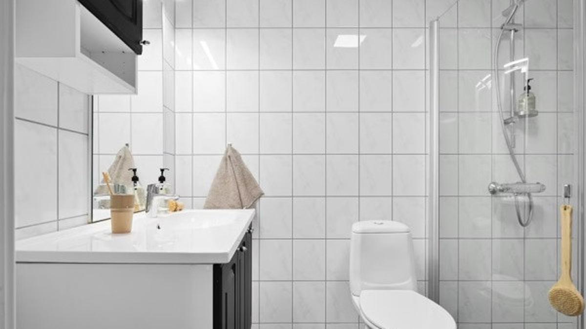 7 Desain Kamar Mandi Minimalis 2x2 dengan Kloset Duduk dan Shower, Konsep Simpel Tapi Estetik