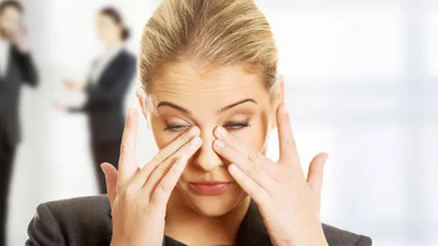 Menghilangkan Kantong Mata Secara Alami