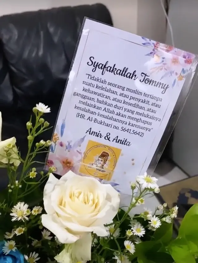 Cedera Di Bagian Lutut, Ini 6 Potret Tommy Kurniawan Usai Operasi. (Sumber: Instagram/tommykurniawann dan Instagram/lisyanurrahmii)