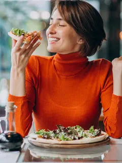 Makan dengan Lebih Sadar di Tengah Rutinitas yang Serba Cepat. (Foto/Dok: Magnific)