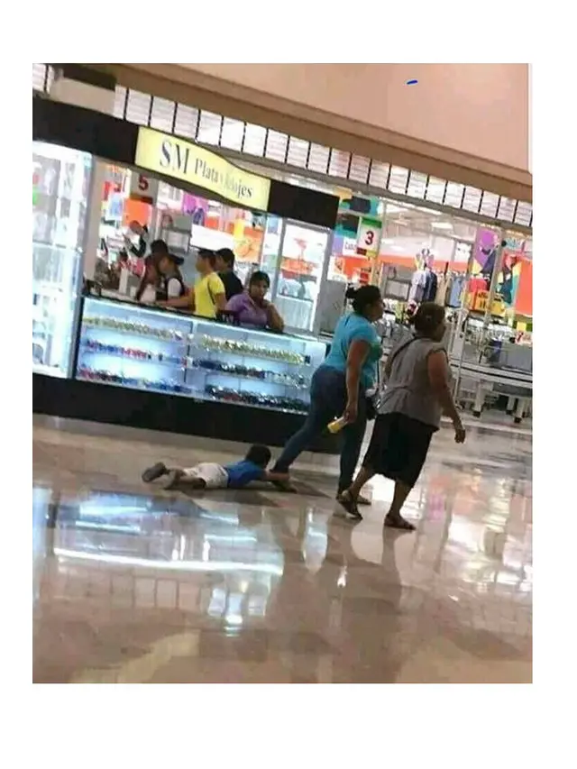 Ngakak, Begini Tingkah Absurd Orangtua Saat Mengasuh Anak