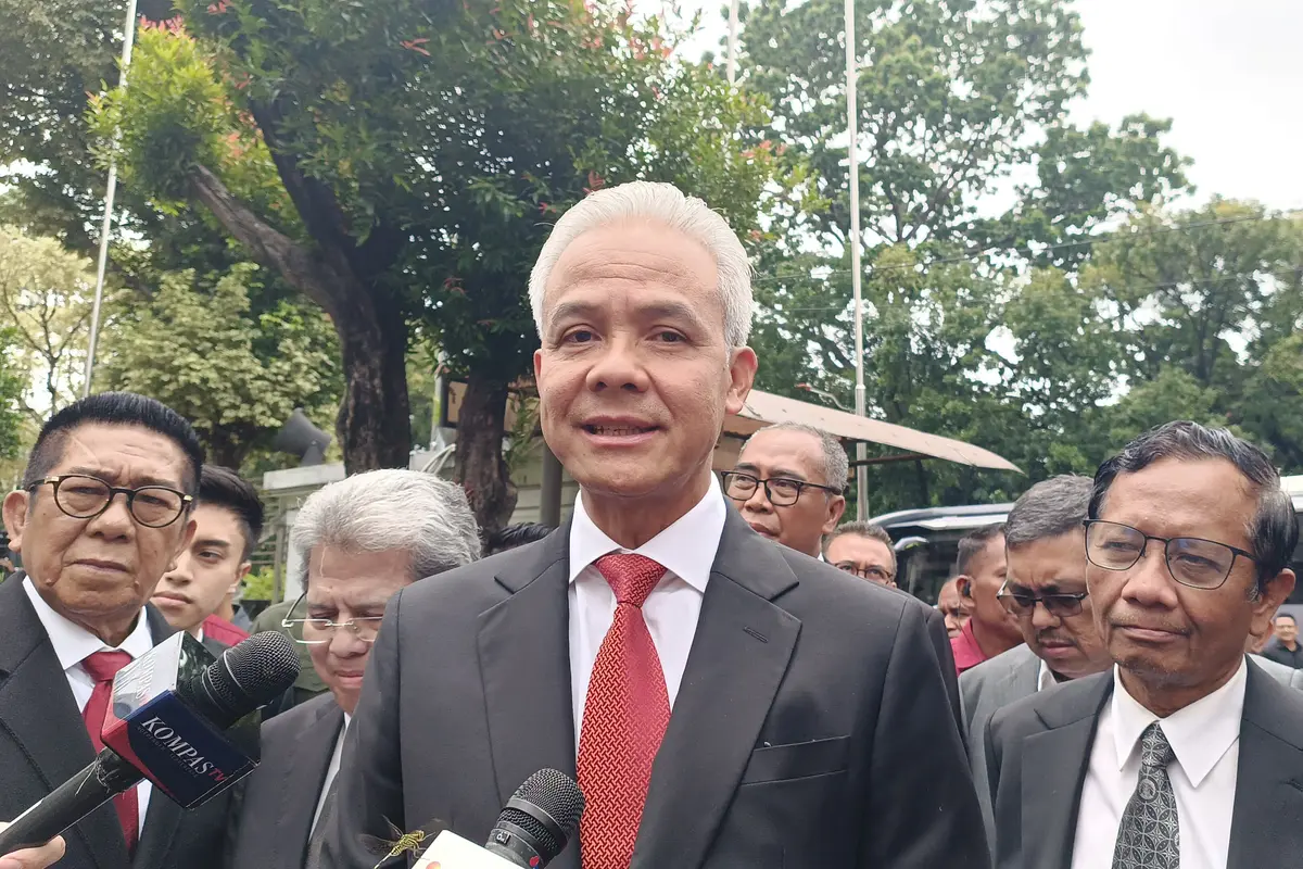 Ganjar Pranowo dan Mahfud Md tiba di Mahkamah Konstitusi.