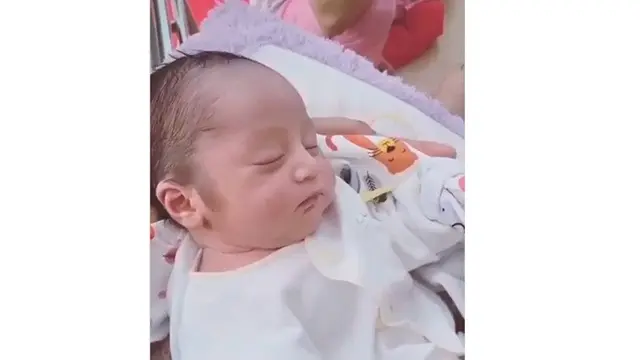 Mandra Kembali Dikaruniai Anak, Ini 5 Potret Sang Bayi yang Menggemaskan