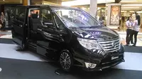 Kendaraan high multi purpose vehicle (High MPV) ini hadir dengan penyegaran desain yang membuat tampilannya lebih mewah dan elegan.