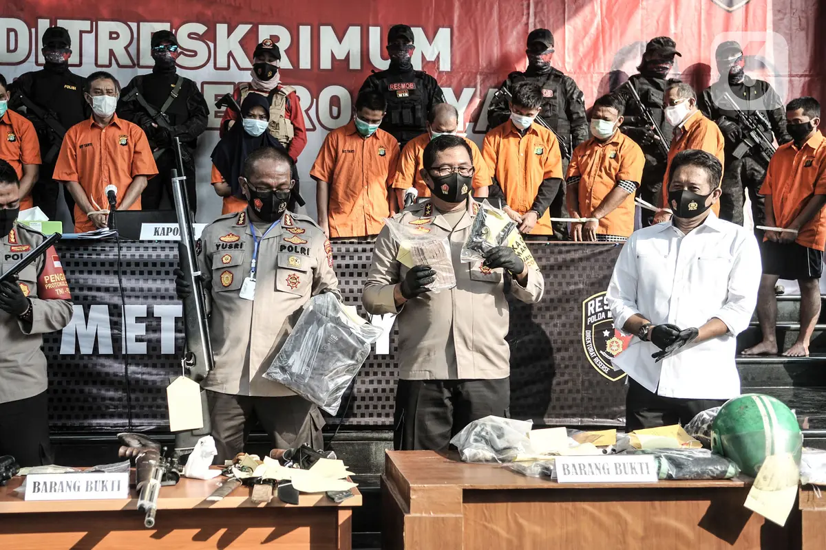 FOTO: Polisi Bekuk 12 Tersangka Pembunuhan Pengusaha Pelayaran