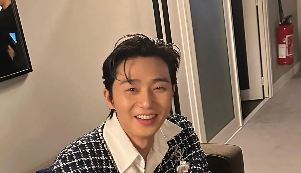 <p>Park Seo Joon dalam unggahan Jennie Blackpink. (Instagram/ jennierubyjane)</p>