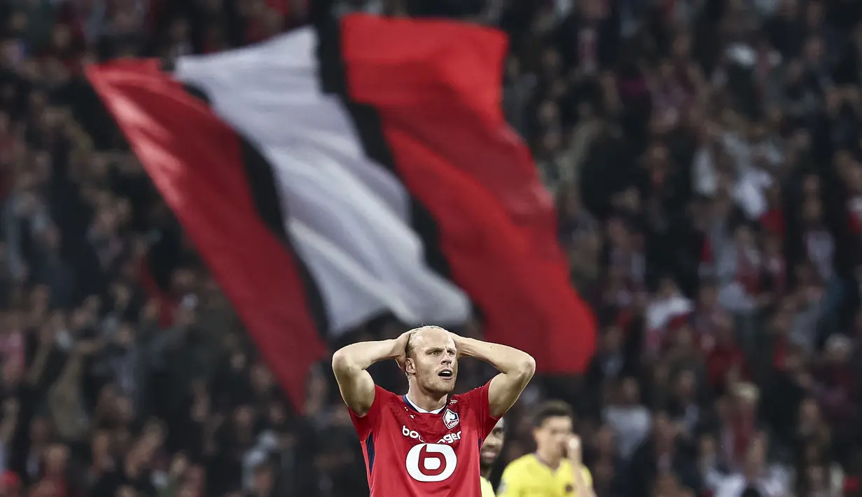 Pemain LOSC Lille, Mitchel Bakker merayakan golnya ke gawang Lille LOSC pada laga lanjutan Ligue 1 2024/2025 di Stade Pierre-Mauroy, Villeneuve-d'Ascq, Prancis, 5 Oktober 2024. (AFP/Sameer Al-Doumy)