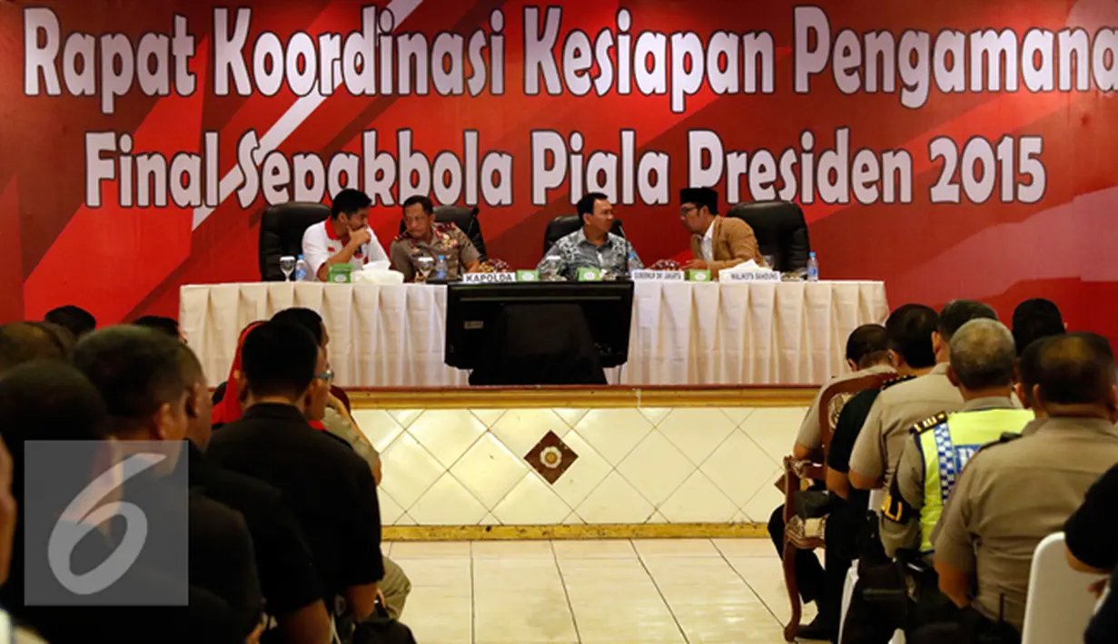 Polda Metro Jaya bersama Gubernur DKI Jakarta dan Wali Kota Bandung gelar rapat koordinasi kesiapan pengamanan final sepak bola Piala Presiden 2015, Jakarta, Jumat (16/10/2015). (Liputan6.com/Yoppy Renato)