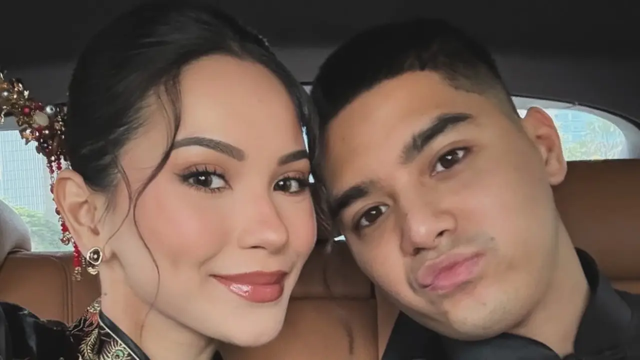Adu Gaya Dua Pasutri, Vidi Aldiano-Sheila Dara & Al Ghazali-Alyssa Daguise Kenakan Cheongsam Hadri Acara Sangjit