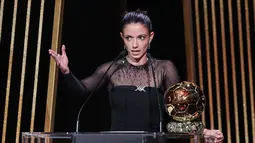 Ini adalah pertama kalinya pemain berusia 25 tahun tersebut memenangi penghargaan Ballon d'Or. (FRANCK FIFE / AFP)