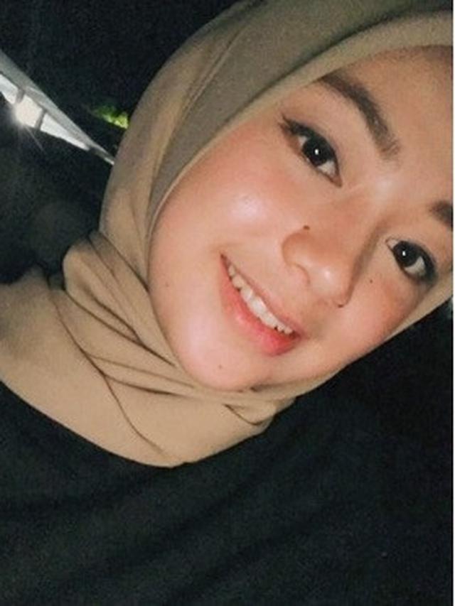 6 Potret Mayang Sary Tampil Berhijab Adik Vanessa Angel Hot