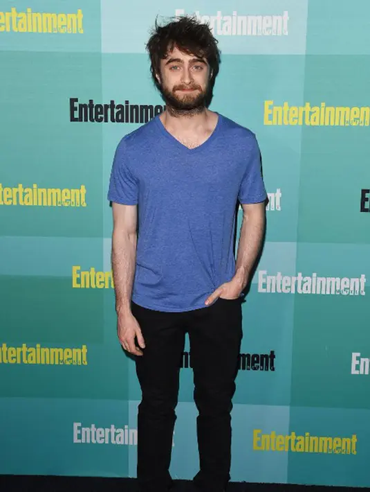 Aktor asal Inggris Daniel Radcliffe tampak percaya diri dengan jenggotnya yang semakin menebal saat hadir di San Diego Comic-Con 2015 di San Diego, California, 11 Juli 2015. (Jason Merritt/Getty Images untuk Entertainment Weekly/AFP) 