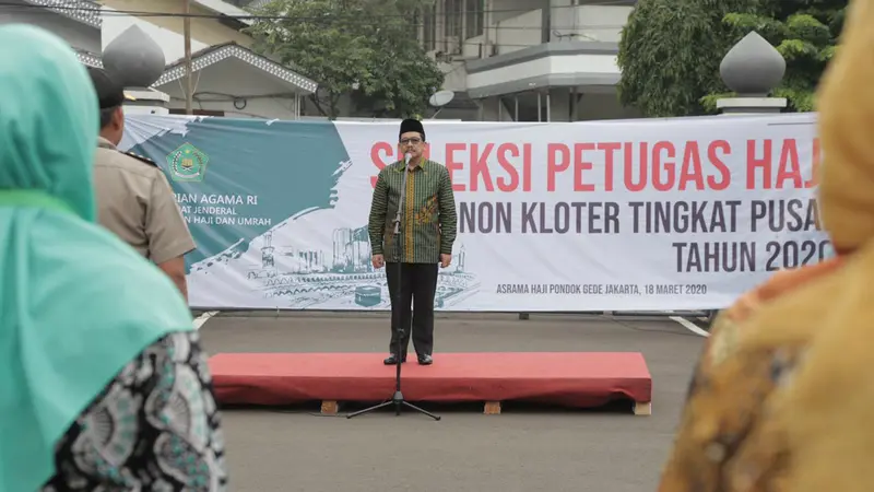 Wakil Menteri Agama Zainut Tauhid saat membuka seleksi petugas haji non kloter tingkat pusat, di Asrama Haji Pondok Gede, Jakarta, Rabu (18/3/2020). (foto: Dokumentasi Kementerian Agama)