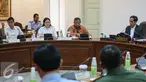 Suasana saat Rapat Terbatas di Kantor Presiden, Jakarta, Jumat (8/1/2016). Rapat membahas pemanfaatan Ruang Udara di Selatan Pulau Jawa Terkait keselamatan dan peningkatan kapasitas keselamatan penerbangan. (Liputan6.com/Faizal Fanani)