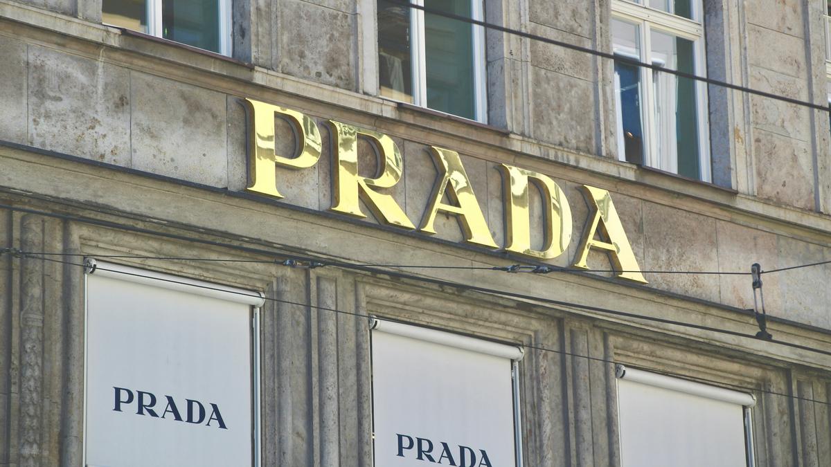 Selain Versace, Ini Merek Barang Mewah dari Grup Prada
