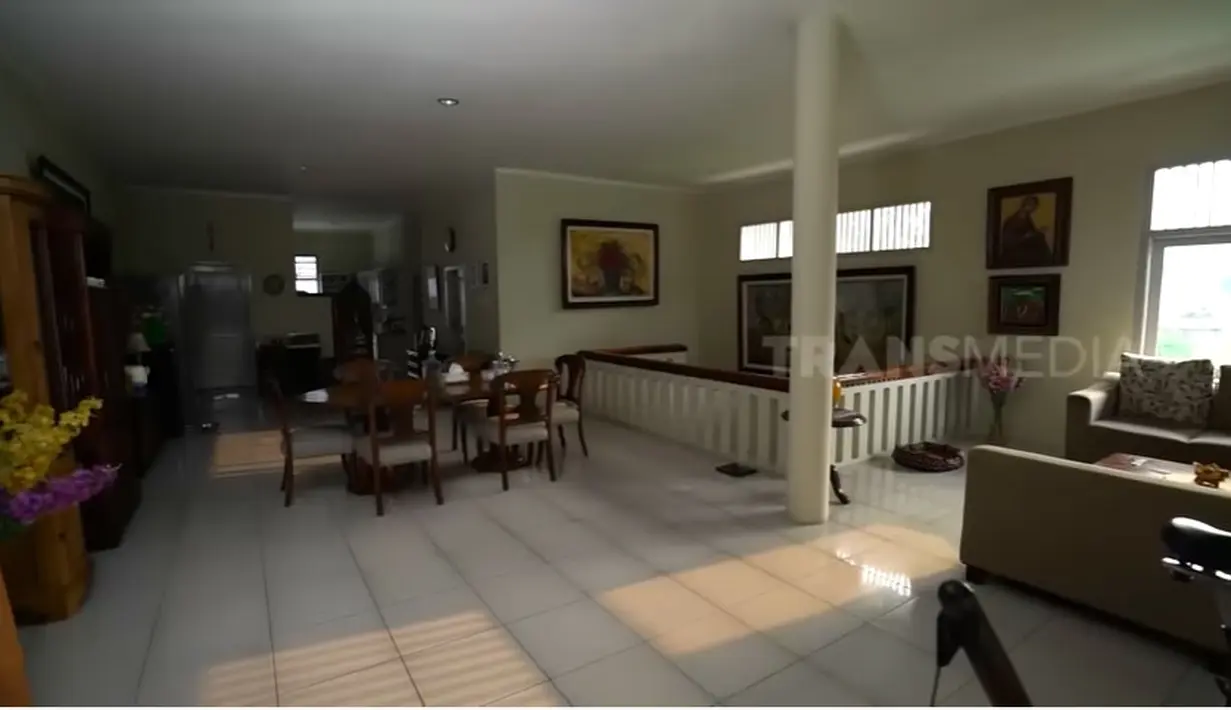 <p>Rumah Roy Marten (Youtube/TRANS7 OFFICIAL)</p>