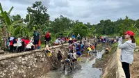 Gotong Royong Akbar: LKM Kariangau Ajak Ratusan Warga dan Difabel Bersihkan 1.150 Meter Drainase