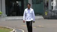 CEO NET Televisi Wishnutama saat tiba di Kompleks Istana, Jakarta, Senin (21/10/2109). Kedatangan Wishnutama berlangsung jelang pengumuman menteri Kabinet Kerja Jilid II oleh Presiden Joko Widodo atau Jokowi. (Liputan6.com/Angga Yuniar)
