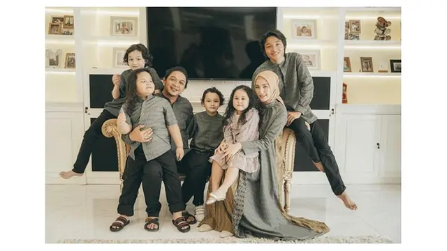 Potret 7 Selebriti Wanita dengan Anak Sambungnya, Kompak Banget