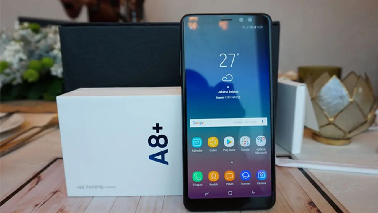 Tampilan depan Samsung Galaxy A8+. Liputan6.com/Agustin Setyo W