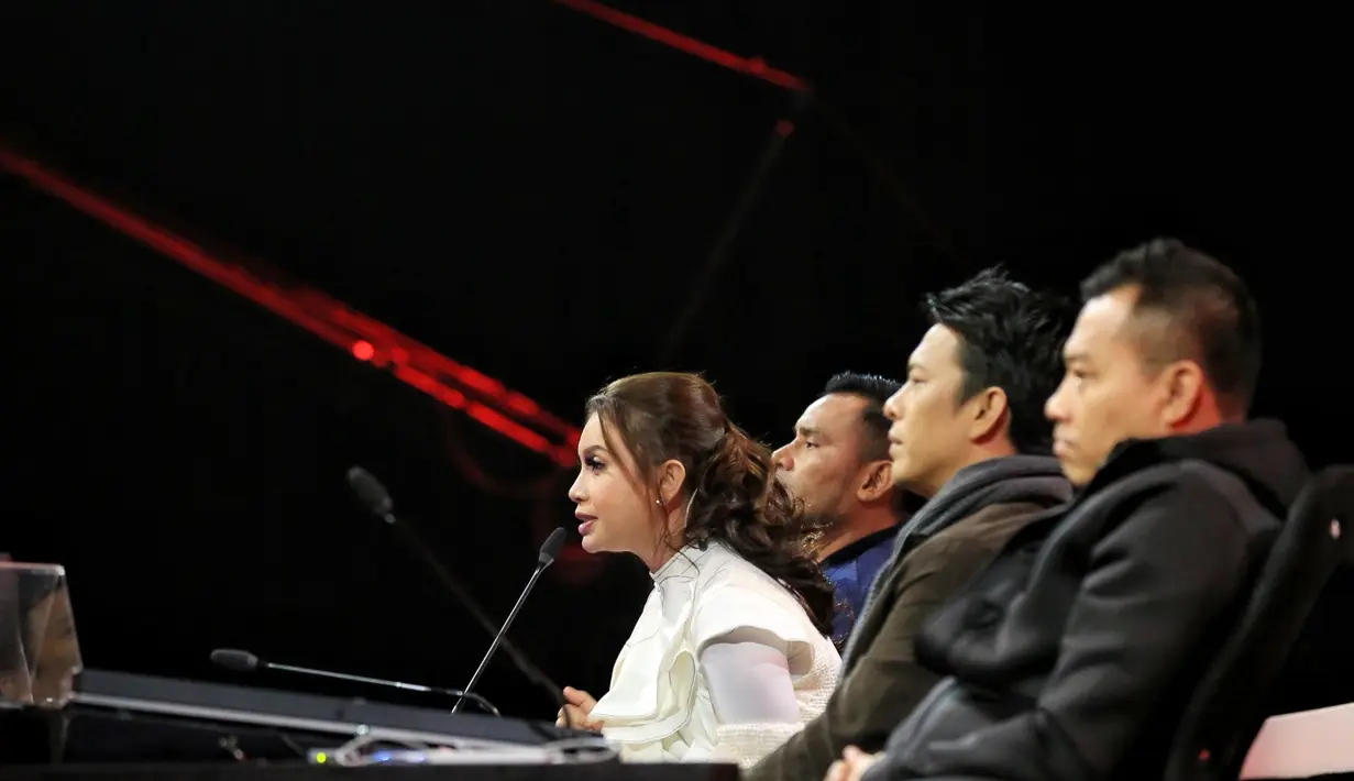 Banyak dewan juri yang kagum dengan kemampuan vokalnya. Anang Hermansyah, Judika, Rossa dan Ariel tak sungkan memuji kemampuannya. Dua jempol untuk penyanyi yang memiliki suara khas itu diberikan. (Adrian Putra/Bintang.com)