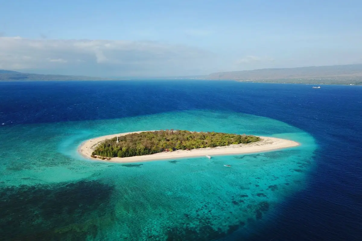 Pulau Tabuhan salah satu destinasi wisata di Banyuwangi yang berada dekat dengan destinasi wisata Pantai Grand New Watudodol (GWD)  (Istimewa)