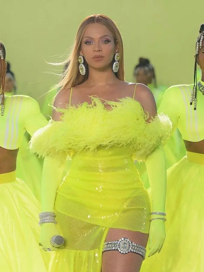 Beyonce Tampil Serba Kuning bak Bola Tenis di Oscar 2022, Curi Atensi Pakai Perhiasan 400 Karat