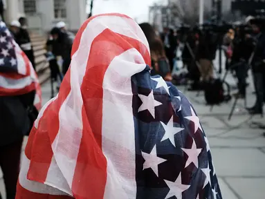 Sejumlah wanita merayakan Hari Hijab Sedunia di Balai Kota, New York, Rabu (1/2).Peringatan yang dimulai pada 2013 lalu ini mengajak seluruh wanita, baik muslim atau nonmuslim untuk mengenakan hijab selama satu hari. (Spencer Platt / Getty Images / AFP)