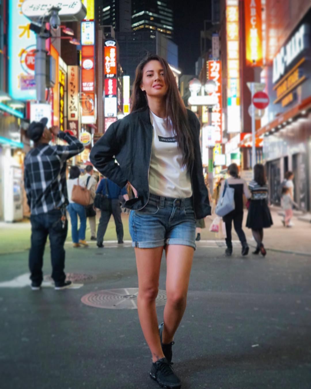 Intip 5 Gaya Aurelie Moeremans Tampil Casual Untuk Daily Wear Fashion Fimela Com