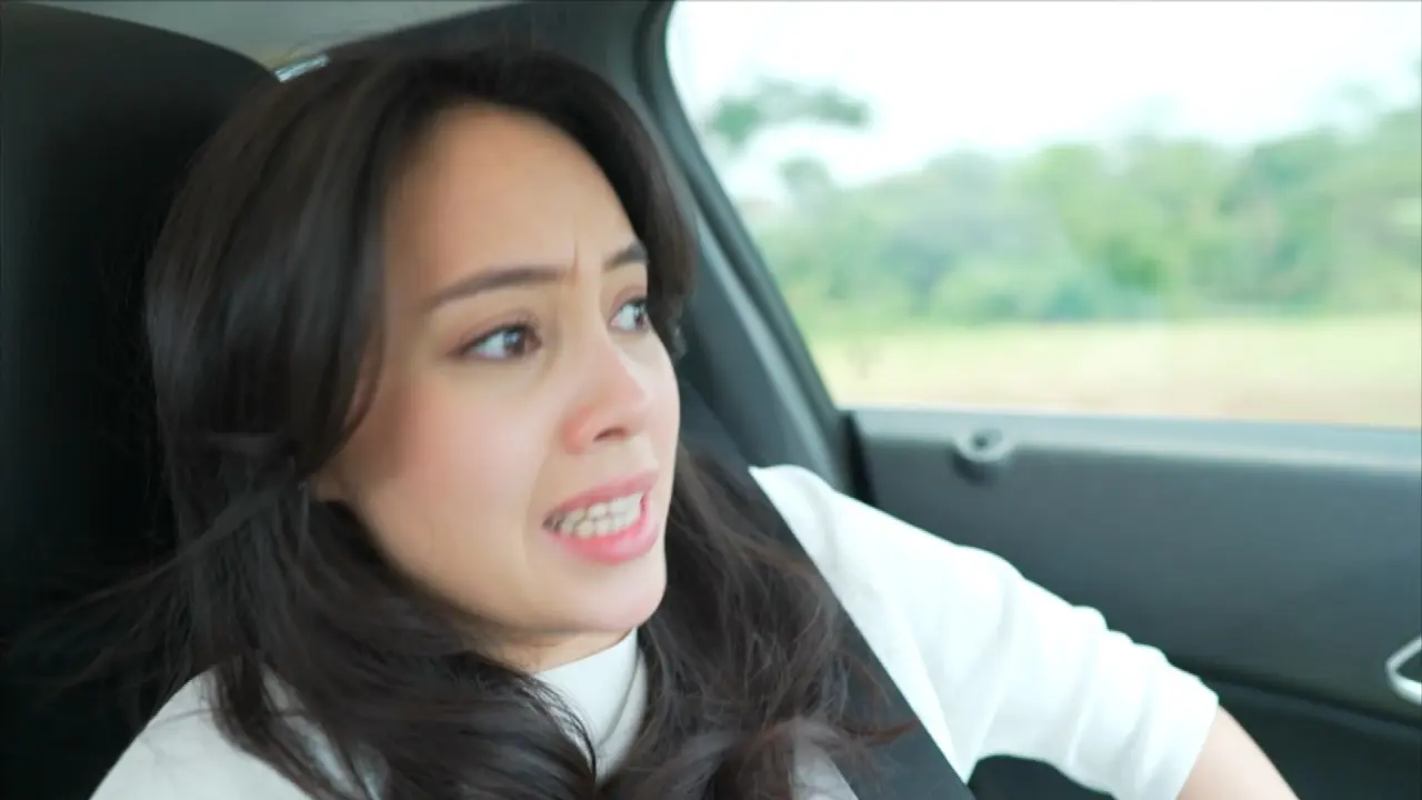Di Antara Dua Cinta