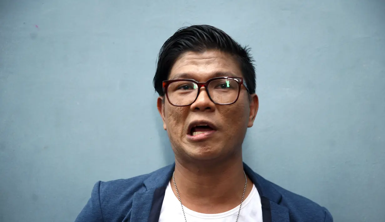 "Saya enggak pernah memikat wanita. Karena awalnya kenal, ngobrol, kenalan. Ya mungkin karena selip sering ngobrol. Nah, itu selipnya tadi," kata Andika di kawasan Tendean, Jaksel, Rabu (27/12/2017) dilansir dari Liputan6. (Nurwahyunan/Bintang.com)