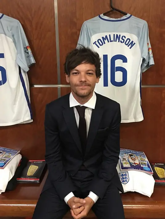 Louis memang sudah lama tidak terlihat mengunggah foto di akun Instagramnya. Foto terakhir yang diunggah Louis adalah foto ia bersama sang ibunda beberapa waktu sebelum ibunya meninggal. (Instagram/Louist91)