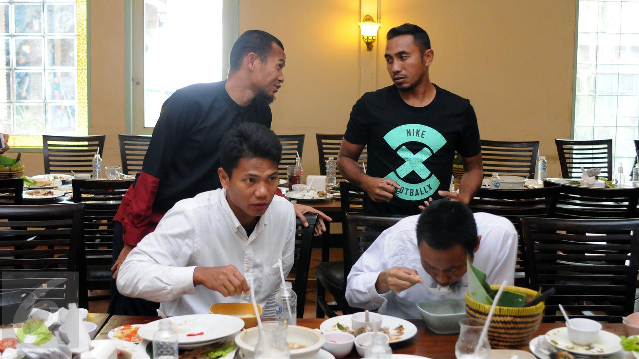 20160319-Jeda Laga, Skuat Sriwijaya FC Pilih Kuliner Bersama-Bandung