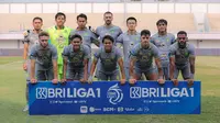 Starting XI tim Persebaya Surabaya saat laga lanjutan BRI Liga 1 2023/2024 antara Dewa United melawan Persebaya Surabaya di Indomilk Arena, Tangerang, Sabtu (30/09/2023). (Bola.com/Bagaskara Lazuardi)