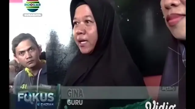 VIDEO: Ada Salah Paham, Polisi Surabaya Amankan Wanita Ini dari Amukan Massa